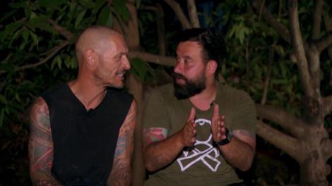 Stop joc! Gina Pistol oprește cursa. Concurenții trebuie să-și găsească cazare. George: În camera asta e un șarpe, hai să mergem de aici