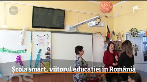 Table interactive şi cataloage online pentru elevii unei şcoli din Oradea. Profesorii pun notele online şi trimit SMS-uri şi e-mailuri părinţilor