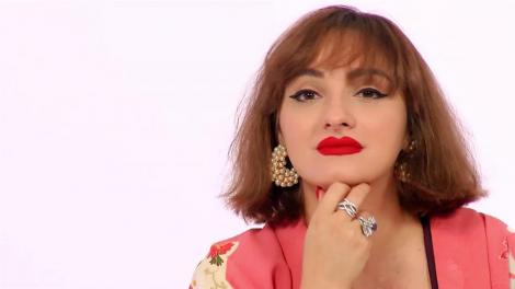 În prima probă din cursa pentru Ultima Șansă, concurenții trebuie să le pună un turban pe cap localnicilor