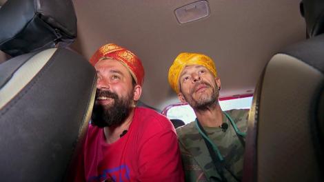 Bogdan Boantă și Adrian Teleșpan se întrec, pe jos, cu mașina lui Oase și George Vintilă: Vor muri dacă mai merg încă trei kilometri în felul ăsta