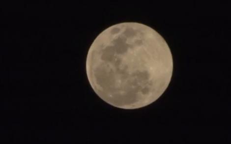 Ultima Super Lună a anului va fi vizibilă în această seară. Va fi un spectacol fascinant pe cer, spun astronomii