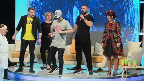 Cel mai simpatic emoticon a invadat Scena Misterelor. Cine se află în spatele măștii