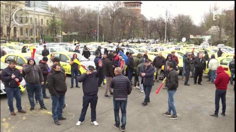 Taximetriştii au câștigat bătălia cu Uber. Guvernul a anunţat oficial că va modifica legea taximetriei