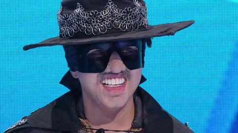 Zorro cântă senzațional piesa Veta. Cine se află în spatele măștii