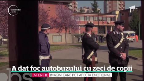 52 de copii în pericol de moarte, după ce au fost luați ostatici în Italia. Șoferul autobuzului care trebuia să-i ducă la şcoală a incendiat autovehicolul