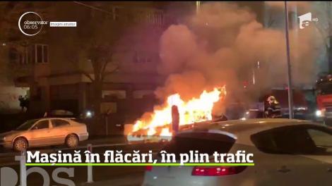 O maşină a ars ca o torţă în Capitală