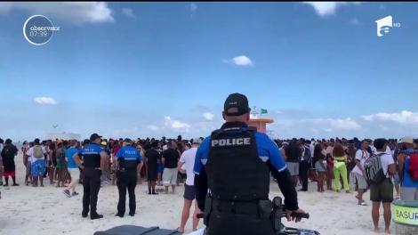 La Miami, poliţia a dat buzna pe plajă. Nu la soare, distracţie şi bronz, ci ca să aibă grijă de tineri