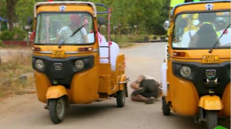 Accident grav la Asia Express. Oase este lovit de o mașină: Medic! M-ai călcat cu roata!