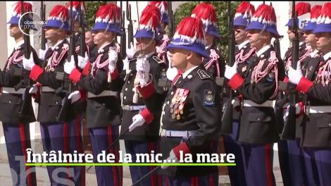 Preşedintele Chinei, Xi Jinping şi soţia sa, au fost fermecaţi de cei doi copii gemeni ai prinţului şi prinţesei de Monaco, care i-au întâmpinat cu flori, în palatul princiar