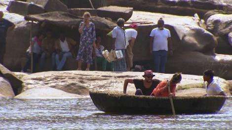 Cocuţa şi Bogdan, blocaţi pe o barcă! "Ne învârteam ca în ceşcuţele din tiribombele de la noi din ţară"