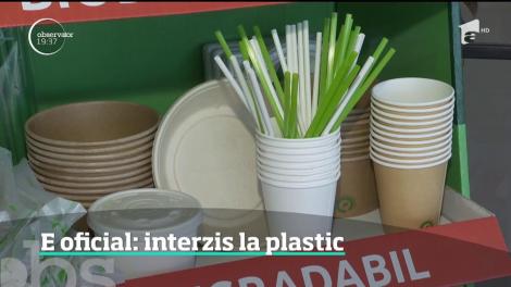 În cel mult doi ani, tacâmurile şi paharele din plastic vor fi interzise