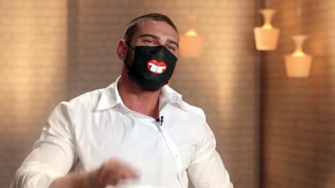 Demascarea lampagiului! Vedeta din spatele măştii are un succes uriaş pe Instagram