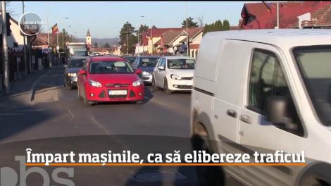 Împart mașinile, ca să elibereze traficul. Metoda prin care nimeni nu mai stă blocat în trafic