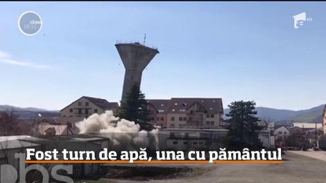 Fostul turn de apă de la marginea Bistriţei a fost detonat. Geniştii au avut nevoie de zece kilograme de trotil