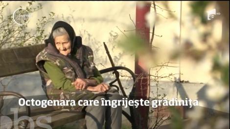 Nu se lasă! La 83 de ani, se trezește la 5 dimineața, ca să aibă grijă de copiii din sat. „Cât oi mai avea zile, mai fac aici. Cât nu, m-oi duce sus...”