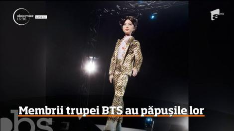 Membrii trupei BTS au păpușile lor