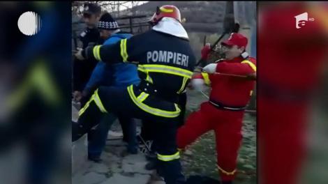 Sfârşit tragic pentru un bărbat de 51 de ani din judeţul Tulcea. Omul a murit după ce a căzut într-o fântână adâncă de 25 de metri