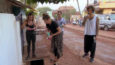 Aventura vedetelor din Asia Express continuă! CRBL: "Am testat pentru prima oară spălatul pe dinți la drum! La chiuveto-șanț!"