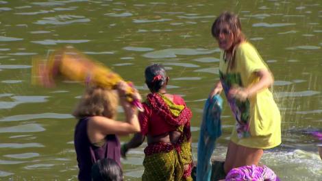 CRBL, Ana Morodan, Șerban Copoț și Cocuța, la spălat haine la mână