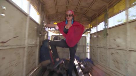 Concurenții se îndreptă spre grădinile regale. Ana Morodan, aventuri printre țevi imense si rulmeți plini cu vaselină