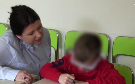 Elevii cu autism trebuie înscriși în școli normale. „Societatea și școala trebuie să se adapteze la copii, nu copiii la ele”