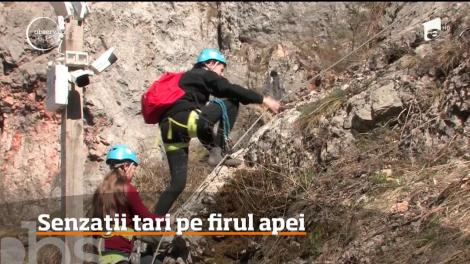 S-a dat startul sezonului de sporturi extreme în Bihor! Unii s-au căţărat pe traseele de alpinism, în timp ce alţii au făcut rafting împreună cu profesioniştii