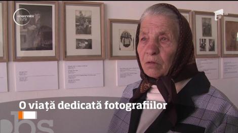 O localnică din Băiţa a avut primul ei vernisaj de fotografie la 82 de ani!
