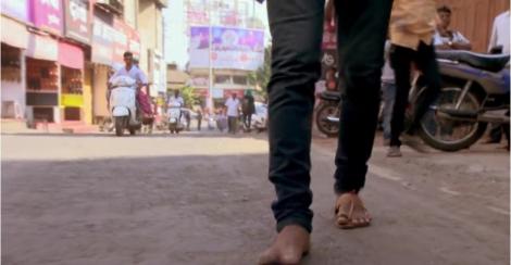 Povestea Cenușăresei, varianta Asia Express. Concurenții caută un om încălțat cu o singură sanda. Cocuța: Vom sta zece ore aici. Nu mai pot