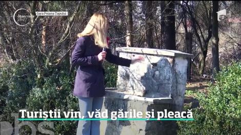 Gările de pe Valea Prahovei sunt folosite pe post de magazii ori au lacătul pe uşă, iar şinele nu se văd de gunoaie