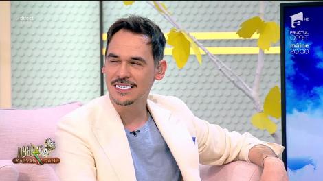 Răzvan Simion s-a transformat în vampir! "Dani, te-aş muşca pe tine, dar eşti aţos"