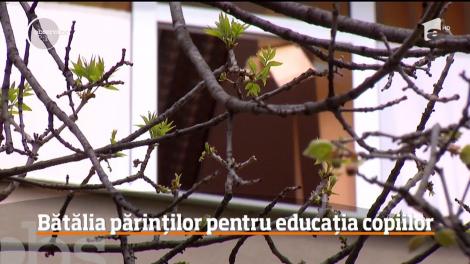 Bătălia părințior pentru educația copiilor. În Bucureşti, aproape 100 de unităţi de învăţământ nu mai au niciun loc disponibil