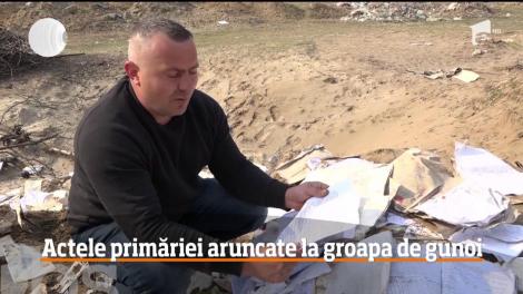 Mii de documente oficiale au ajuns la groapa de gunoi într-o comună din Mehedinţi