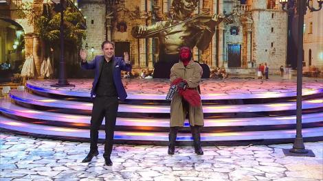 Masca Hellboy. Raluka: După atitudinea puțin exagerată, cred că este fată