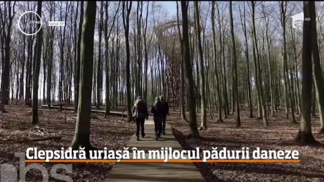 Danezii au construit o clepsidră uriașă în mijlocul unei păduri