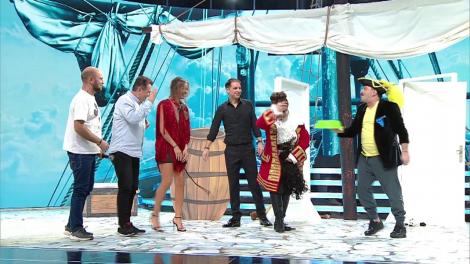 Masca căpitanului Hook. Vedeta din spatele măștii este o cunoscută interpretă de muzică populară