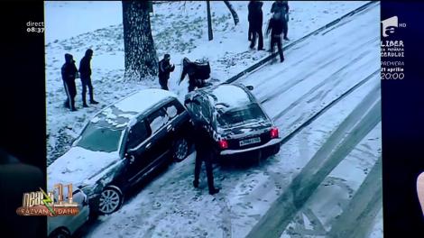 Smiley news. Superman din Rusia! A oprit o maşină ce aluneca pe gheaţă cu o singură mână!