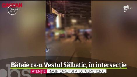 Scene demne de filmele de acţiune în Capitală! Mai mulţi tineri s-au luat la bătaie în mijlocul străzii