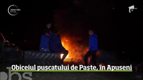 Obicei neobişnuit în Ţara Moţilor! Pentru că se apropie Paştele, oamenii de aici alungă spiritele rele cu mult zgomot