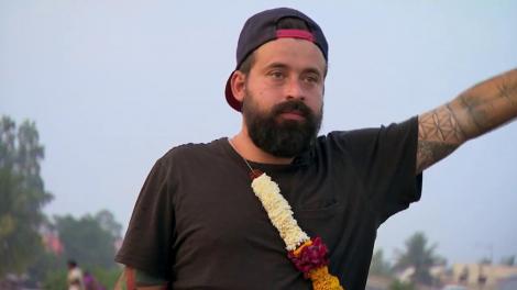 Chiar dacă e cald afară și nimeni nu îi ia la autostop, CRBL și Oase fac breakdance: Am încercat toate metodele, poate ne ia cineva