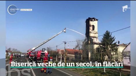 O biserică veche, dintr-un sat la 30 de kilometri de Timișoara, a luat foc