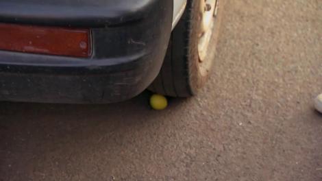 Ritualul sfințirii mașinilor, mai greu decât pare. CRBL: A ieșit diavolul din Oase!