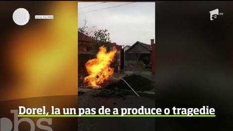 A fost pericol de explozie pe o stradă din Arad. Un muncitor neglijent a găurit conducta de gaze