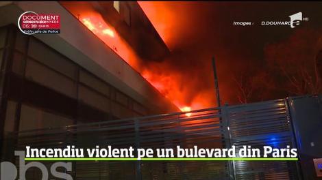 Incendiu violent pe un bulevard din Paris