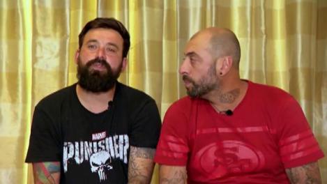 CRBL le oferă lecţii de Kendama copiilor gazdei: "Să vadă boieroaica cum pedagogul din mine încearcă să mai acapareze nişte fani!"