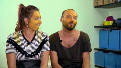 Localnicii, greu de convins să se vopsească pe faţă! "Ne-am dat seama că va fi o luptă grea"