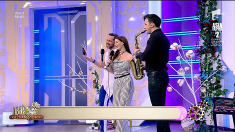 Deea & Dinu Maxer ft Saxo DJ - În jurul lumii