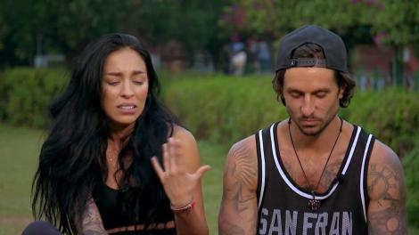 Misiunea care le-a întors stomacul pe dos concurenţilor! Au fost nevoiţi să mănânce creier şi testicule de ţap! Ruby: "Parcă mâncam o grămadă de muci!"