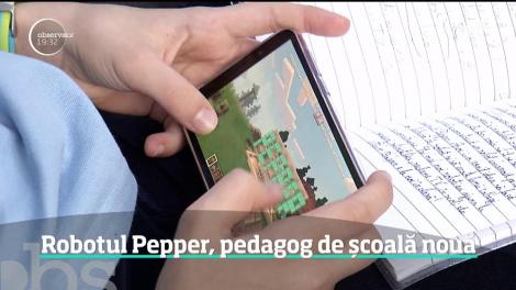 Într-o şcoală din Capitală, elevii au învaţat engleza şi matematică fără profesor. La catedră a stat însă un robot!