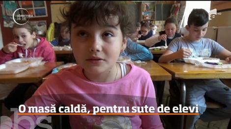O primărie şi o şcoală dintr-o comună bistriţeană oferă o masă caldă pentru sute de elevi din clasele I-VIII!