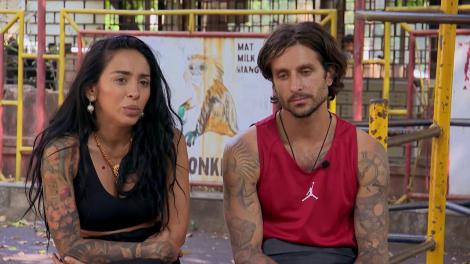 O nouă provocare pentru concurenți! Trebuie să-i curețe în urechi pe localnici: Nu am crezut că există așa ceva ca meserie!